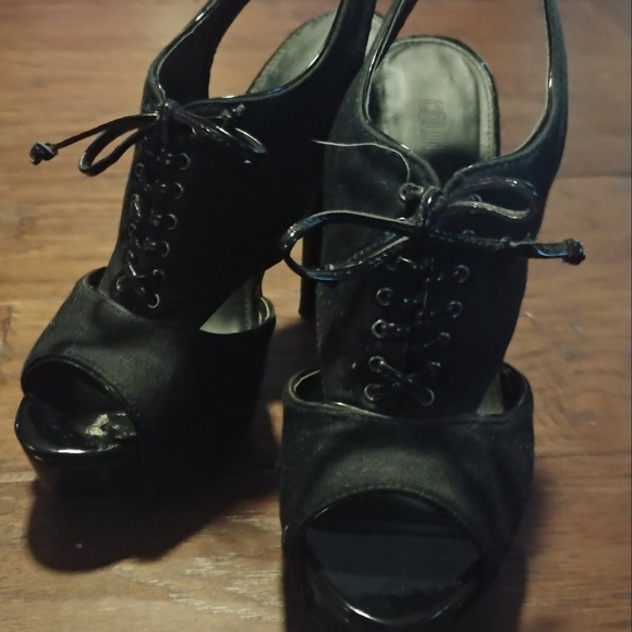 Colin Stuart Heels - Picture 2 of 2